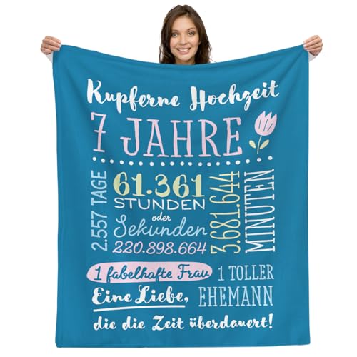 7. Hochzeitstag Geschenk – Kuscheldecke | Geschenkidee zur Kupferhochzeit für Mann oder Frau Decke Jahrestag Flauschig Partner Fleecedecke | Glücklich Verheiratet - 7 Jahre von Facepot