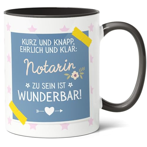 Notarin Geschenk Kaffee-Tasse (330ml) - Notar Geschenkidee für Berufseinsteiger und Absolventenfeier - Notarin, Kurz und Klar - Keramik - Innen & Henkel (Schwarz) von Facepot