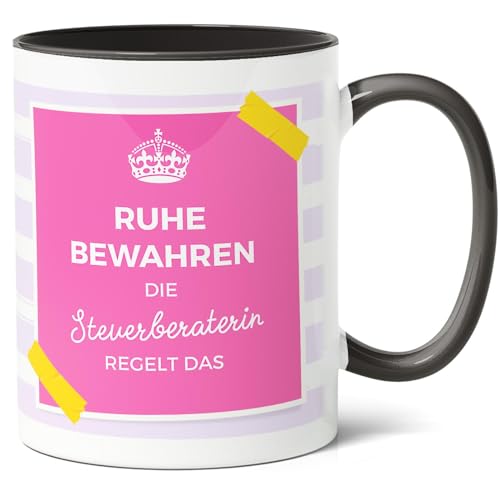 Steuerberaterin Geschenk Kaffee-Tasse (330ml) - Geschenkidee für Schwester, Mutter, Oma zum Jubiläum oder Weihnachten - Ruhe bewahren, die Steuerberaterin regelt das - Keramik (Schwarz) von Facepot