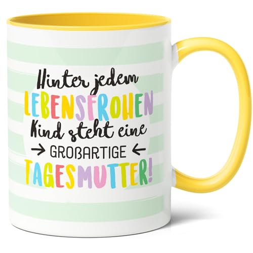 Tagesmutter Dankeschön Geschenk, Abschiedsgeschenk für Kita oder Schule, Keramik Kaffee-Tasse (330ml), Hinter jedem Kind eine großartige Tagesmutter (Gelb) von Facepot