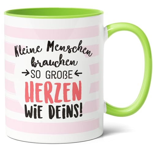 Tagesmutter Geschenk - Kaffee-Tasse, Keramik (330ml), für Kita Erzieher, Erzieherin - Abschied, Weihnachten oder Geburtstag Geschenkidee - Kleine Menschen brauchen große Herzen wie deins (Grün) von Facepot