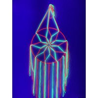Traumfänger Aus Uv-Wolle | Rot & Gelb | Handegemacht Makramee Schwarzlicht Neon Leuchtend Goa Party Dekoration von FadenmeerStudio