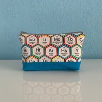 Mäppchen "Chemie Im Sechseck" Mäppchen "Chemie Im Sechseck" von Fadentour