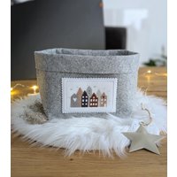 Filzkorb Winterhäuser Handbestickt, Kreuzstich Dekoration, Handgestickt, Weihnachtliches Geschenk, Deko Winterhaus, Geschenk Im Advent Filzkorb Winterhäuser Handbestickt, Kreuzstich Dekoration, Handgestickt, Weihnachtliches Geschenk, Deko Winterhaus, Geschenk Im Advent von FadenzauberByJulia