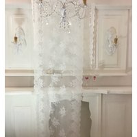 Glasvorhang Mit Bestickter Spitze von Faggianis