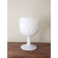 Vintage Milchglas Vase, Home Dekor von FairyRuneFinds