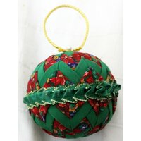 Gesteppte Weihnachtskugel Grün Rot Blumen Muster Weihnachtsstern Band Verziert von AtticFairies