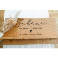 Großes Schlüsselbrett Mit Ablage Eichenholz Wunschgravur Großes Schlüsselbrett Mit Ablage Eichenholz Wunschgravur von FamilienstHolzdesign