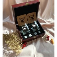 Personalisiertes Whiskyglas-Set Für Männer, Whiskysteine Und Gravierte Holzkiste-Whiskygläser | 12 Unzen, Geschenk Ideal Als Weihnachtsgeschenk von FamilyGiftCenter