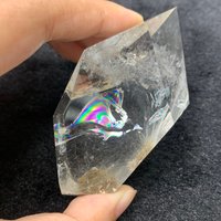 100Gram Natürlicher Klarer Quarzkristall Regenbogenquarz Kristallpunkt & Calcit von FamilyOfCrystal