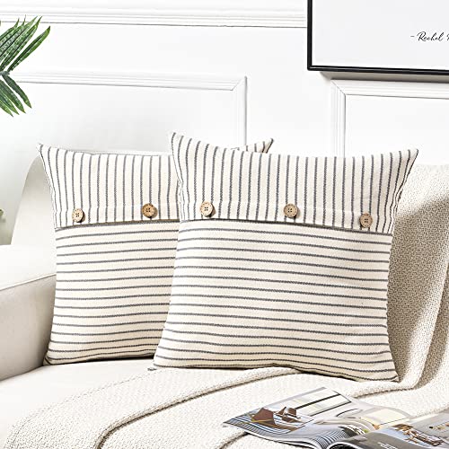 Fancy Homi 2 Packungen Farmhouse graue dekorative Kissenbezüge 45x45 cm mit drei Knöpfen für Couch, Bett, gestreifter Leinen-Akzent, quadratischer Kissenbezug 45x45 cm von Fancy Homi