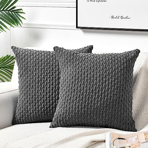 Fancy Homi 2 Packungen dunkelgraue dekorative Kissenbezüge 40x40 cm für Couch, Bett, Sofa, moderne Bauernhaus, Boho-Heimdekoration, grauer Cordsamt, gestreifter Kissenbezug 40x40 cm von Fancy Homi