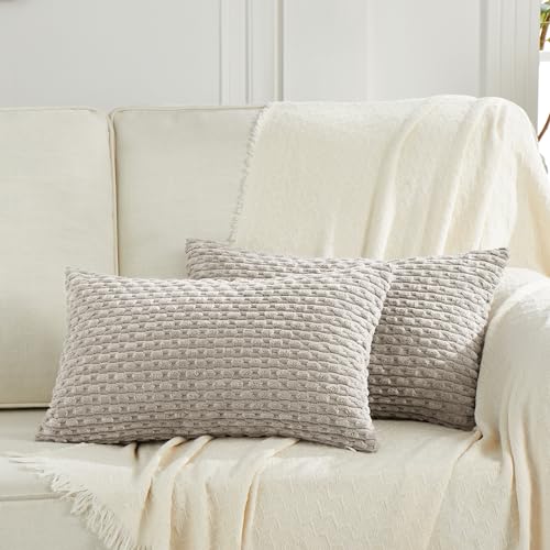 Fancy Homi Dekorative Kissenbezüge im Boho-Stil, lang, für Couch, Bett, Sofa, neutrale Heimdekoration, weich, flauschig, strukturiert, rechteckig, 35 x 60 cm, Taupe, 2 Stück Fancy Homi Dekorative Kissenbezüge im Boho-Stil, lang, für Couch, Bett, Sofa, neutrale Heimdekoration, weich, flauschig, strukturiert, rechteckig, 35 x 60 cm, Taupe, 2 Stück von Fancy Homi