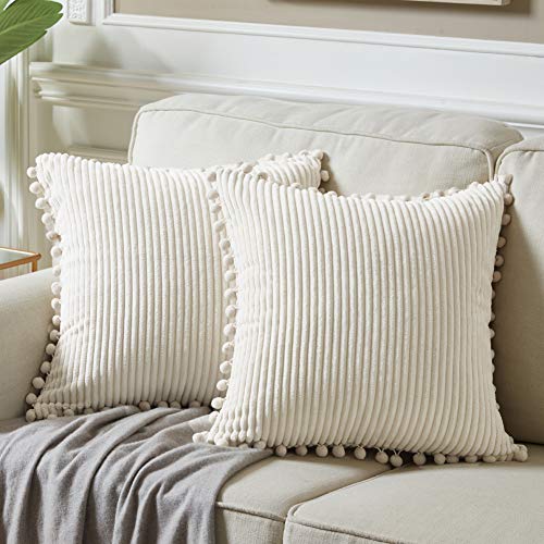 Fancy Homi Weiche Kordsamt-Kissenbezüge mit Pompons, quadratisch, einfarbig, für Couch, Sofa, Schlafzimmer, Auto, Wohnzimmer, Creme, 60 x 60 cm, 2 Stück Fancy Homi Weiche Kordsamt-Kissenbezüge mit Pompons, quadratisch, einfarbig, für Couch, Sofa, Schlafzimmer, Auto, Wohnzimmer, Creme, 60 x 60 cm, 2 Stück von Fancy Homi
