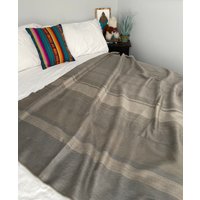 Luxus Alpaka Fell Decke | Weiche, Weiche, Gemütliche Ecuador Wohnkultur Cosy Bed Accessories Eleganter Wohnzimmer-stil von FancyAlpacaBoutique