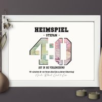Geburtstagsgeschenk Fußballfan | Geldgeschenk Personalisiert Zum Geburtstag Geld Im Bilderrahmen Heimspiel Geschenkidee Für Sportfans Geburtstagsgeschenk Fußballfan | Geldgeschenk Personalisiert Zum Geburtstag Geld Im Bilderrahmen Heimspiel Geschenkidee Für Sportfans von FancyCraftHacks