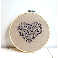 Valentinstag Geschenk Blumenstickerei Stickrahmen Handgestickte Blume Rustikale Hochzeit Wanddekoration Gerahmt Engagement Vorhanden von FancyEmbroideryGifts