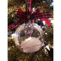 Übernatürliche Fandom Inspiriert Glas Weihnachten Ornament Kugel Ball - Charlie Übernatürliche Fandom Inspiriert Glas Weihnachten Ornament Kugel Ball - Charlie von FandomFandangles