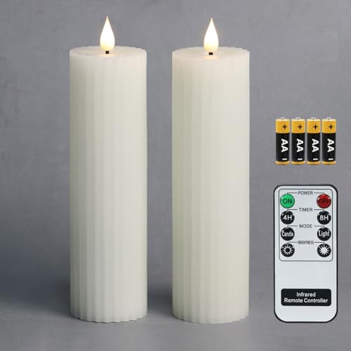 Fanna 2 Weiß LED Flammenlose Echtwachs Kerzen Streifen Design, Batteriekerzen mit Timer für Weihnachten Dekorationen und Advent, Fernbedienung und Batterien enthalten - D 5,5cm x H 20,5cm von Fanna