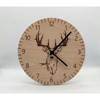 Holz Wanduhr Handarbeit Hirsch Lautlos Gravur Geschenk Holz Wanduhr Handarbeit Hirsch Lautlos Gravur Geschenk von Faramosa