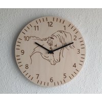 Holz Wanduhr Handarbeit Pferde Gravur 29 cm Wohnzimmer Uhr Lautlos von Faramosa