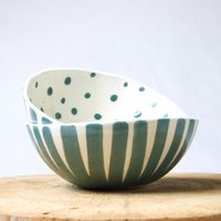 2 Schalen Dots & Stripes Handgetöpferte Keramik 2 Schalen Dots & Stripes Handgetöpferte Keramik von FarbigesAusKeramik