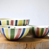 Handgetöpfertes Schalenset Bunte Dots & Stripes Handgetöpfertes Schalenset Bunte Dots & Stripes von FarbigesAusKeramik