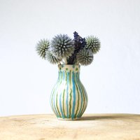 Kleine Getöpferte Vase Weiß Mit Blauen & Grünen Streifen von FarbigesAusKeramik