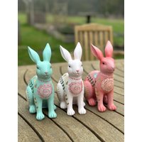 Ausgefallener Bunter Osterhase Polyresin von Farbvielfalt