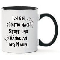 Tasse Ich Bin Süchtig Nach Stoff Und Hänge An Der Nadel Schwarz Weiß Blau Grün Rosa Farbwahl von Farbwuselei