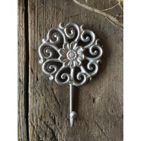 Gusseisen Blumen Wandhaken Silber Schmuck Organizer von FarmhouseIronCo