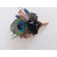 Anstecker Tracht, Oktoberfest, Wiesn, Trachtenjanker Schuck, Hutanstecker, Pfauenfeder von FarnandWilder