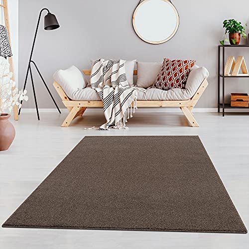 Fashion4Home Teppich Wohnzimmer – Einfarbig Teppich, Uni Teppich fürs Kinderzimmer, Schlafzimmer, Arbeitszimmer, Büro, Flur und Küche - Kurzflor Teppich Braun-Taupe, Größe: 80x150 cm von Jimri