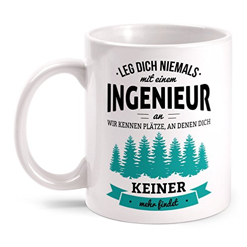 Fashionalarm Tasse Leg dich niemals mit einem Ingenieur an beidseitig bedruckt mit Spruch | Geburtstag Geschenk Idee Techniker Beruf Arbeit Job, Farbe:weiß von Fashionalarm