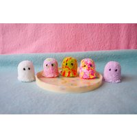 Geist Pom Schreibtisch Buddy - Süßer Halloween Freund & Lustige Geschenkidee Zu Weihnachten Geist Pom Schreibtisch Buddy - Süßer Halloween Freund & Lustige Geschenkidee Zu Weihnachten von FatPomPoms
