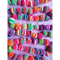 Fibre Art Wandbehang Pom Girlande - Handgemachte Weihnachtsdekoration von FatPomPoms