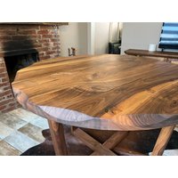 Runder Walnuss-Tisch - Handgemacht, Modernes Design, Kompakt, Platzsparend, Mehrzweck-Ess- Und Arbeitstisch Runder Walnuss-Tisch - Handgemacht, Modernes Design, Kompakt, Platzsparend, Mehrzweck-Ess- Und Arbeitstisch von FatWoodDesign