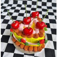 Mini Kuchen Herz ~ Gelb + Braun Rosen Kirschen Mini Kuchen Herz ~ Gelb + Braun Rosen Kirschen von FauxCakesShop