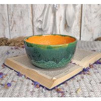 Handgemachte Grün Orange Keramikschale, 24 Oz Handgemachte Grün Orange Keramikschale, 24 Oz von FaynaCeramics