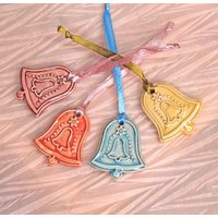 Weihnachtsbaum Keramik Ornamente von FaynaCeramics