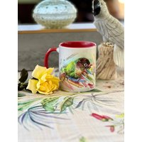 Crayola Conure - 11 Oz. Tassen. Mit Original-Kunstwerk von FeathersnFurPortrait
