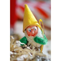 Antikes Sammlerstück Tannenzapfen Elfe Miniatur Weihnachtsschmuck 1950-1960 von FeathertreeForest