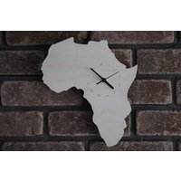 Benutzerdefinierte Einzigartige Maßgeschneiderte Afrika Form Uhr Karte Aus Holz Benutzerdefinierte Einzigartige Maßgeschneiderte Afrika Form Uhr Karte Aus Holz von FeelMyCraft