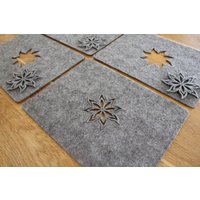Elegante Graue Feuer Aster Form Tischsets Und Untersetzer Filz Set Von 8 Stück Sammlung Geschirr von FeelMyCraft