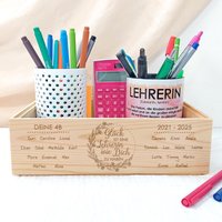Gravierte Holzkiste | Personalisierte Tischbox Lehrer Abschiedsgeschenk Von Der Klasse Geschenkbox Mit Gravur Erzieherin Danke Sagen Gravierte Holzkiste | Personalisierte Tischbox Lehrer Abschiedsgeschenk Von Der Klasse Geschenkbox Mit Gravur Erzieherin Danke Sagen von FeenstaubHandmade