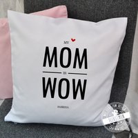 Kissen Mit Namen, Kissenhülle Personalisiert Kissenbezug 40x40, Geschenk Zum Muttertag, Polster - My Mom Is Wow Spruch Auf Polsterüberzug von FeenstaubHandmade