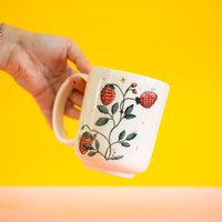 Handbemalte Keramik-Erdbeer-Tasse, Geburtstagsgeschenk, Einzigartiges Geschenk Für Kaffee-Tee-Liebhaber, Handgemachte Kaffee-Tee-Tasse von FelixCeramic