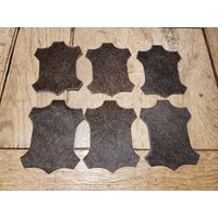 6 Untersetzer Aus Kuhfell Grau/Braun in Kuhfell-Form 12, 5cm X 9, 5cm 6 Untersetzer Aus Kuhfell Grau/Braun in Kuhfell-Form 12, 5cm X 9, 5cm von Fellschmiede