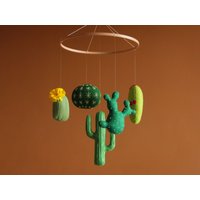 Baby Mobile Kaktus Krippe Mobile Sukkulenten Kinderzimmer Dekor Kalifornien Wüstenmobile Grün Geschenk von FeltBabyCorner