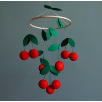 Baby-Mobile Obst-Kinderzimmer Deko Kinderzimmer Mobile Garten-Kinderzimmer Kirschen Mädchen Junge Rotes Baby von FeltBabyCorner
